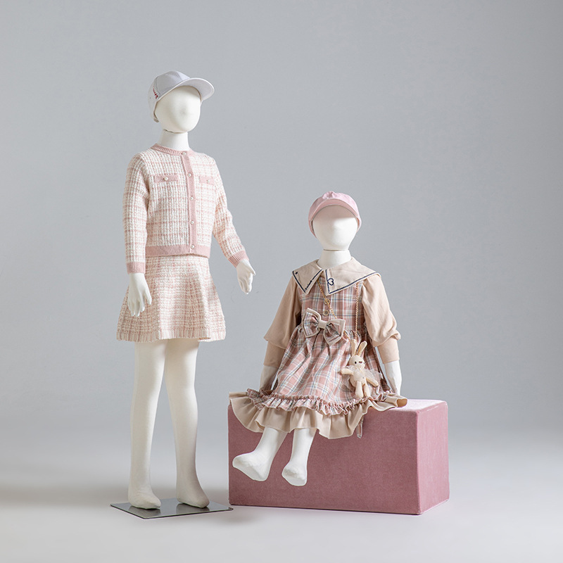 للجنسين يجلس الأطفال المعرضة ل - مراجعة Baby Clothing Display Stand وسعره